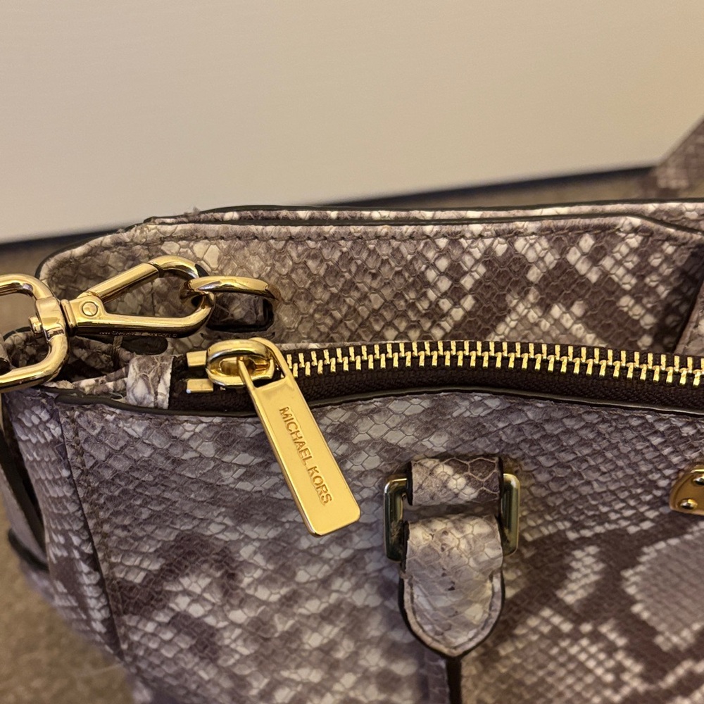 Michael Kors Gray Snakeskin-Print Women’s Satchel Shoulder Bag - Picture 3 of 9